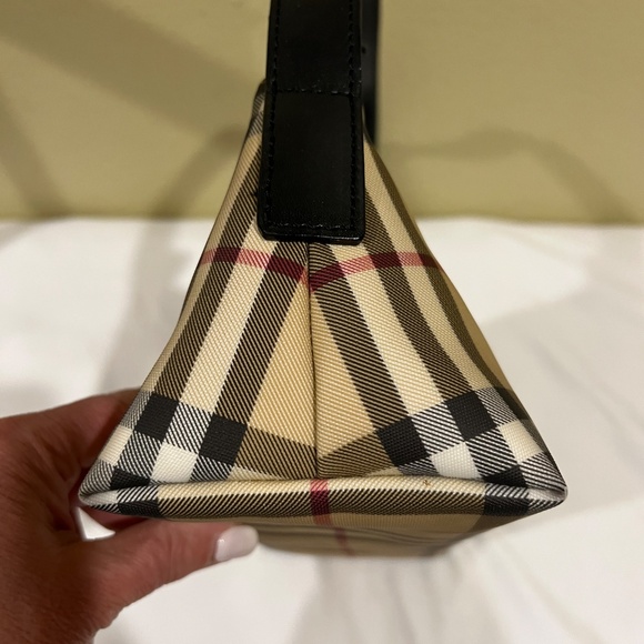 BURBERRY London Nova Check Coated Canvas Shoulder Bag BlackTan - Picture 4 of 12
